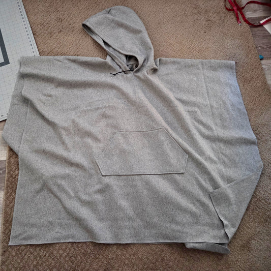 Snow Poncho Medium Outside Pocket